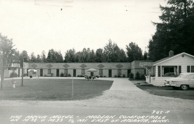 Timber Lodge Motel (Mecca Motel) - Old Postcard